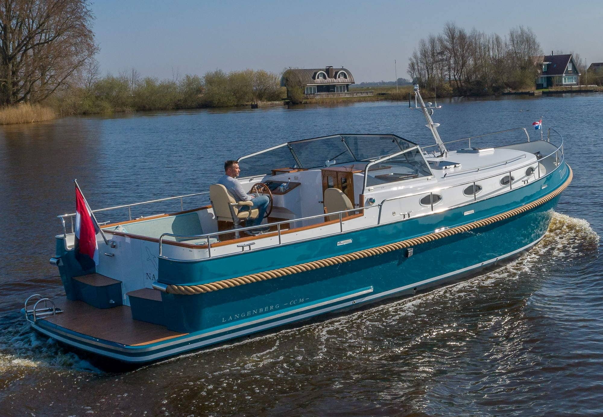 overwijk-yachting-levert-eerste-langenberg-cabin-cruiser-36-af