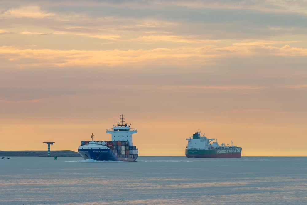 gekapseisd-binnenvaartschip-nieuwe-waterweg-geborgen