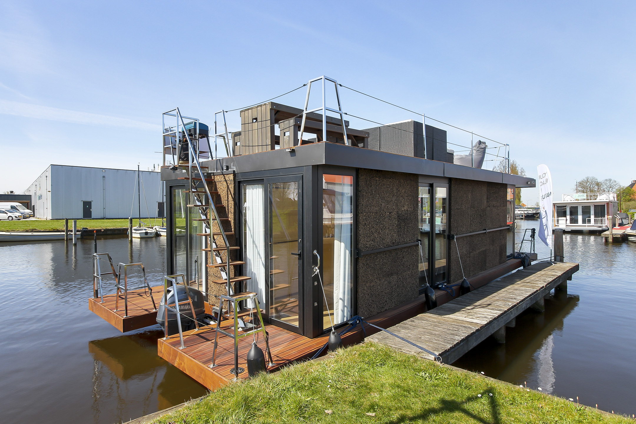 waterlily-houseboats-nieuw-bij-scheepsmakelaardij-goliath