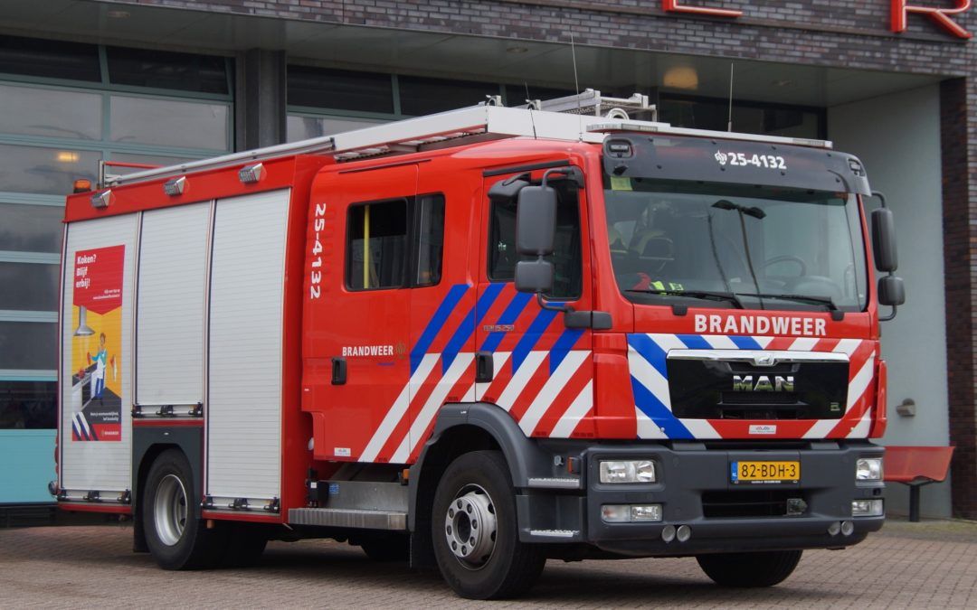 Boot brandt uit in jachthaven Nauerna, man raakt gewond