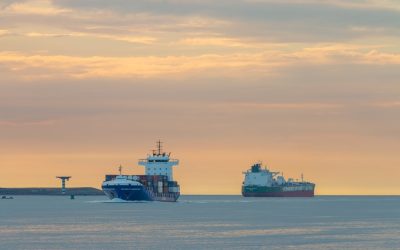 Gekapseisd binnenvaartschip Nieuwe Waterweg geborgen