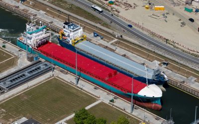 Westsluis Terneuzen beschadigd door aanvaring