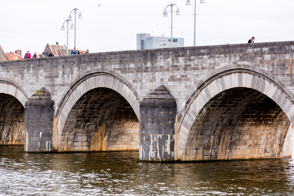 Vaarwegbeperking Sint Servaasbrug na aanvaring