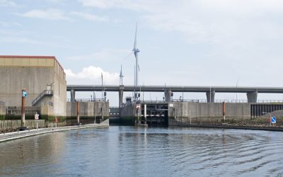 Schipper strandt met 188 meter lang koppelverband