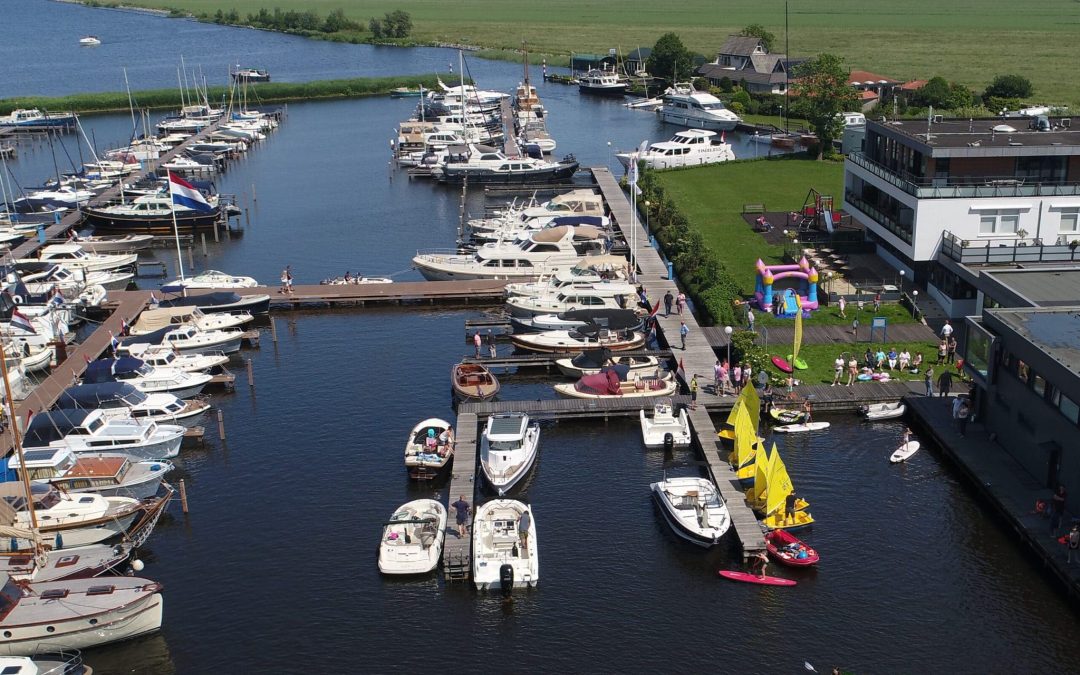 Vandaag Midsummer Sail-inn ‘Dinner & Concert’ bij Boatshow Hollandse Plassen