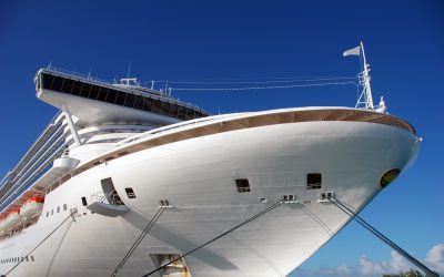 Wooncruiseschip ‘The World’ ligt in Rotterdam