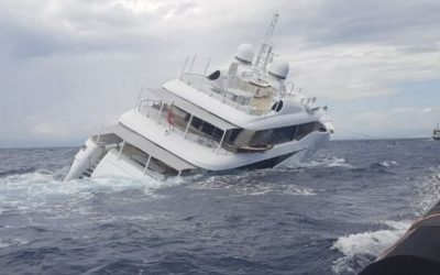Superjacht vergaat voor de kust van Zuid-Italië