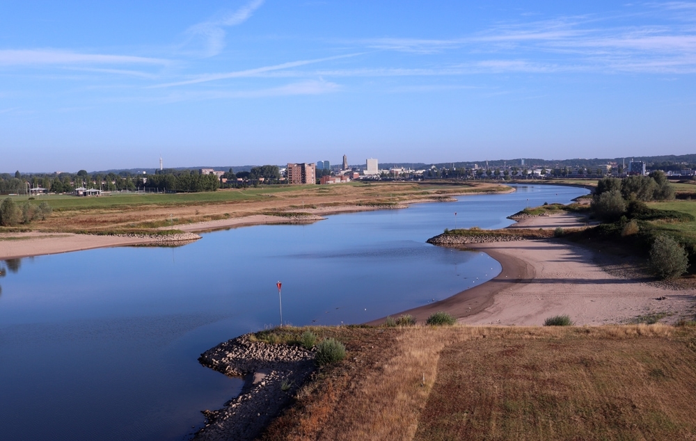 Waterstand in de Rijn zakt naar laagste punt ooit bij Lobith