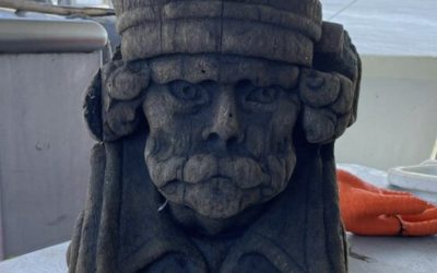 Wieringer garnalenvissers vangen zeldzaam boegbeeld