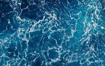 Zeezeiler overleeft 16 uur in omgeslagen boot dankzij luchtbel