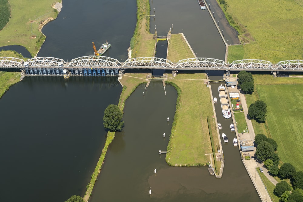 24 & 25 oktober: Stremming scheepvaart Sluis Grave