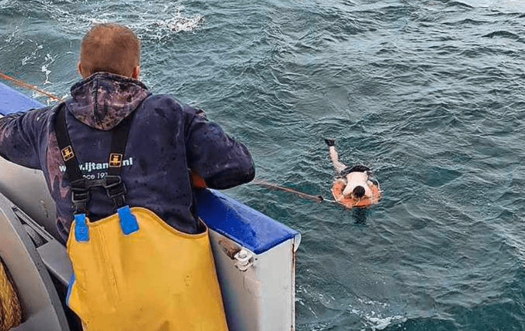 drenkeling-na-dagen-door-vissers-gered-van-boei-in-het-kanaal