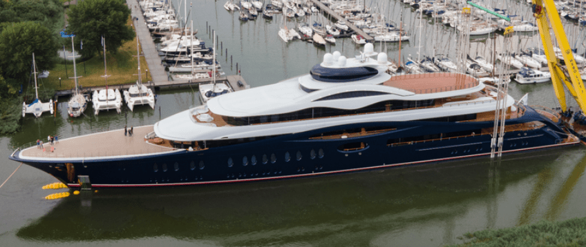 Superjacht van ‘rijkste man in Rusland’ ligt in Harlingen