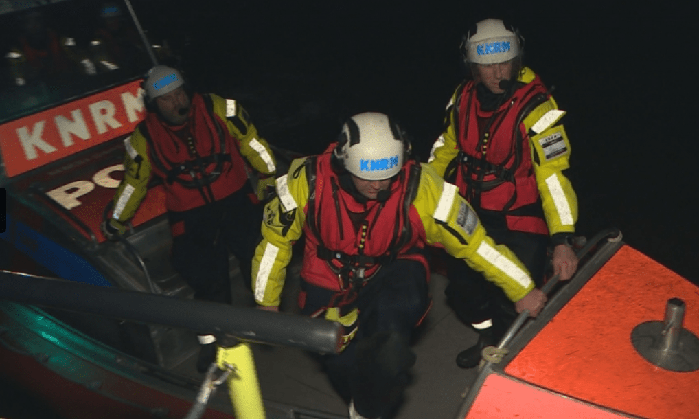 knrm-oefent-grote-reddingsactie-op-markermeer