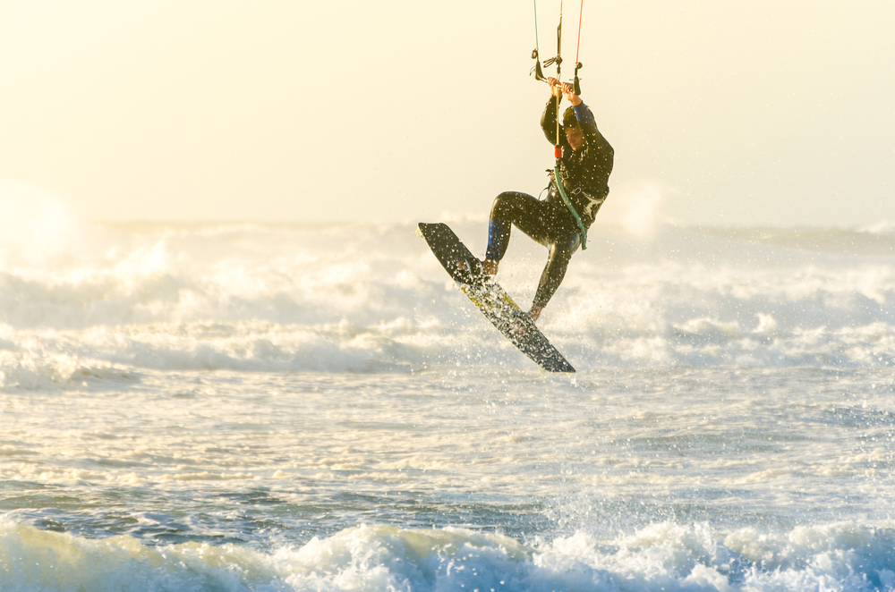 Kitesurfer gered door de Kustwacht