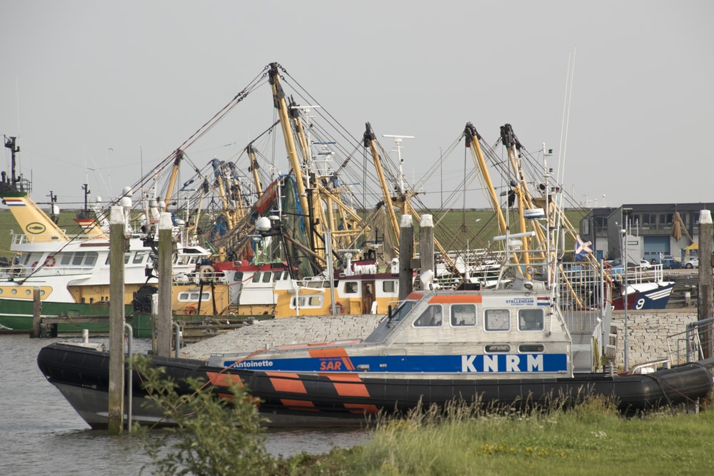 KNRM rukt uit voor vissersschip in nood