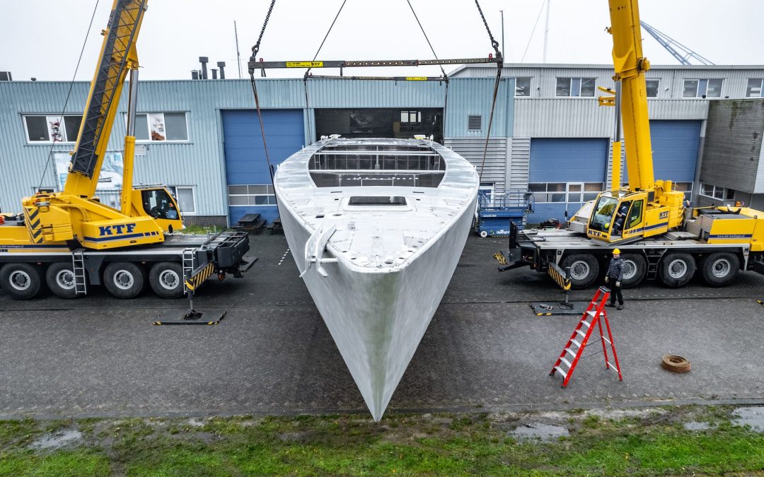 KM Yachtbuilders keert aluminium casco Pelagic 77 #2