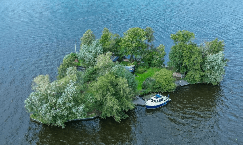 Privé-eiland te koop in de Loosdrechtse Plassen