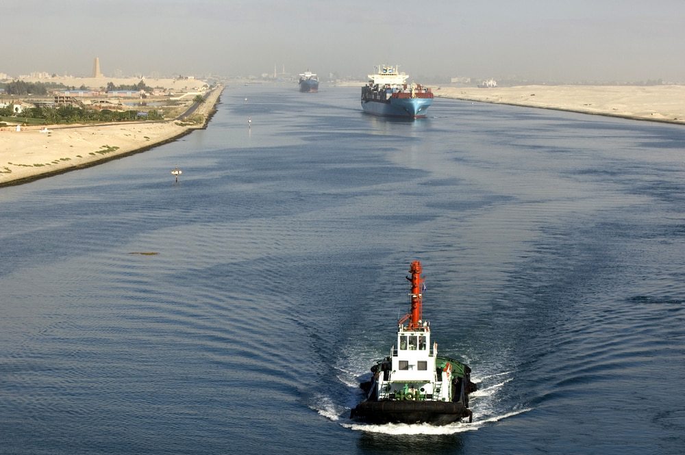 bulkcarrier-‘glory’-aan-de-grond-in-suezkanaal