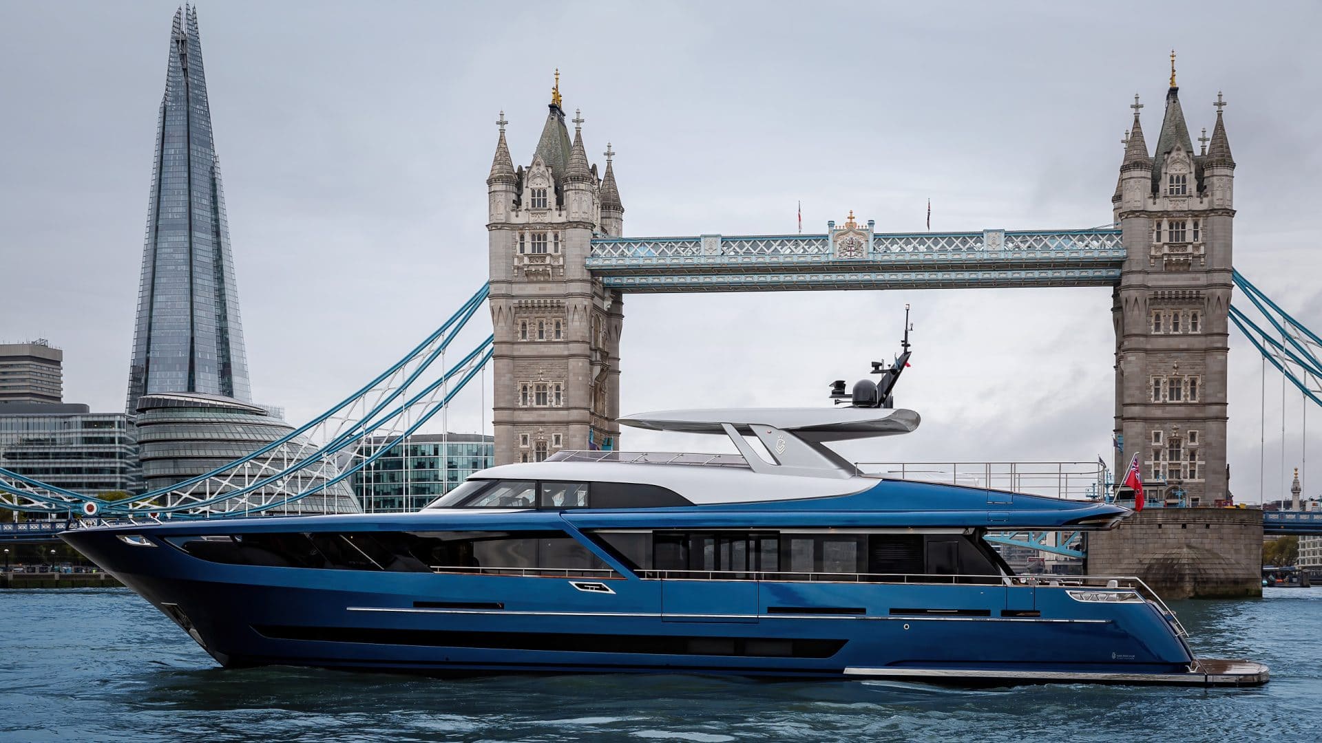 van-der-valk-shipyard:-nieuwe-‘blue-jeans’-verlicht-londen