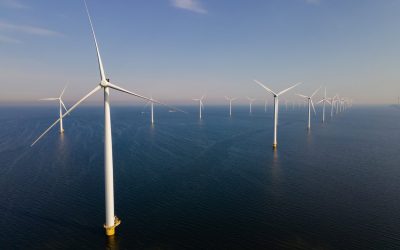 Stuurloos schip weggetrokken bij windpark