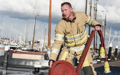 Gebouw met toiletten en douches zinkt in jachthaven Breskens