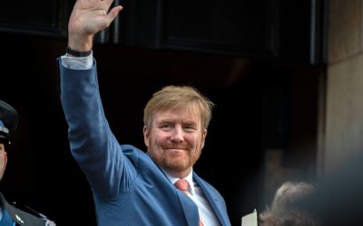 Boottochtje koning veroorzaakt stremming Nieuwe Maas met Koningsdag