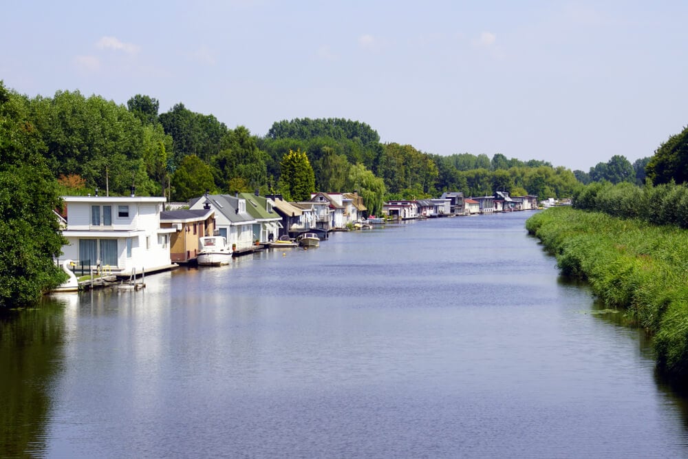 Voortaan langzaam varen langs woonboten Escherpad