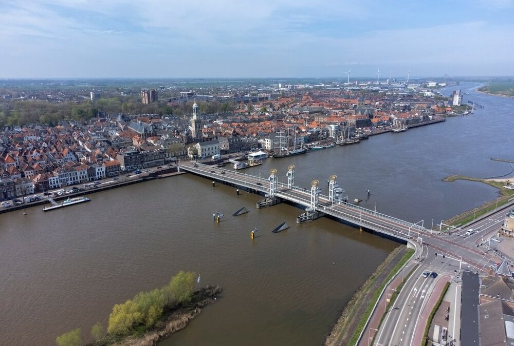 Waar en hoe wordt het scheepswrak in Kampen tentoongesteld?