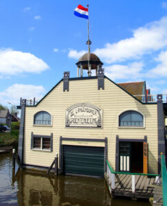 Voorgevel Museum BroekerVeiling