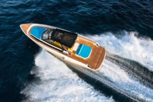 Evo Yachts toont gloednieuwe R4 XT