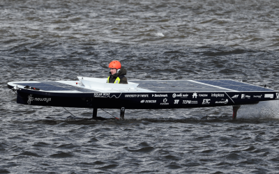 Solar Boat Twente trotseert het ruige water met vliegende zonneboot