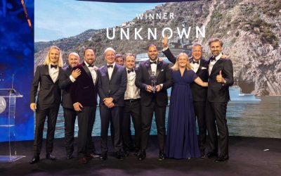 Oasis 34M wint World Superyacht Awards