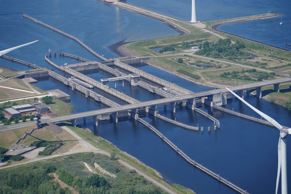 Rijkswaterstaat neemt maatregelen bedientijd Zeeuwse sluizen