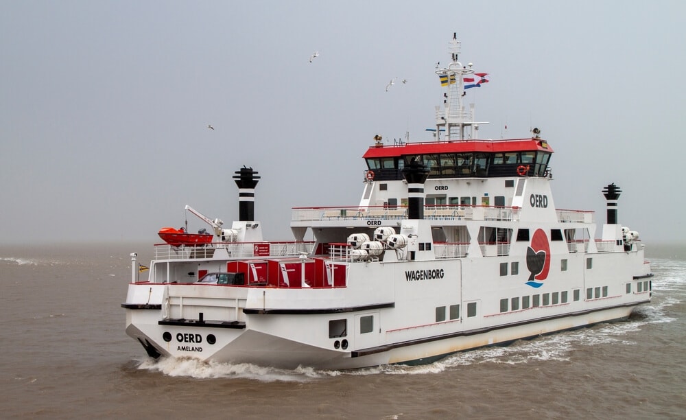 Schade aan veerboten naar Ameland door ondiepe vaargeulen