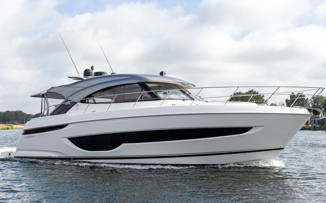 Bestboats levert eerste Riviera 4600 SY Platinum Edition af