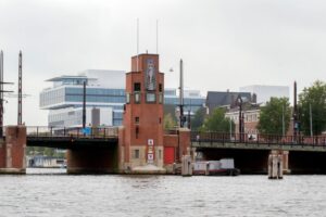 Berlagebrug bekeken vanaf Amstel