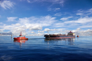 sleepboot voor containerschip, foto ter illustratie