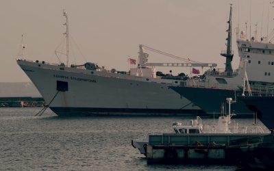 Nederlandse marine escorteert Russisch schip de Noordzee uit