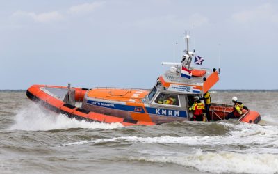 Ramptoeristen belemmeren hulpdiensten brandend schip