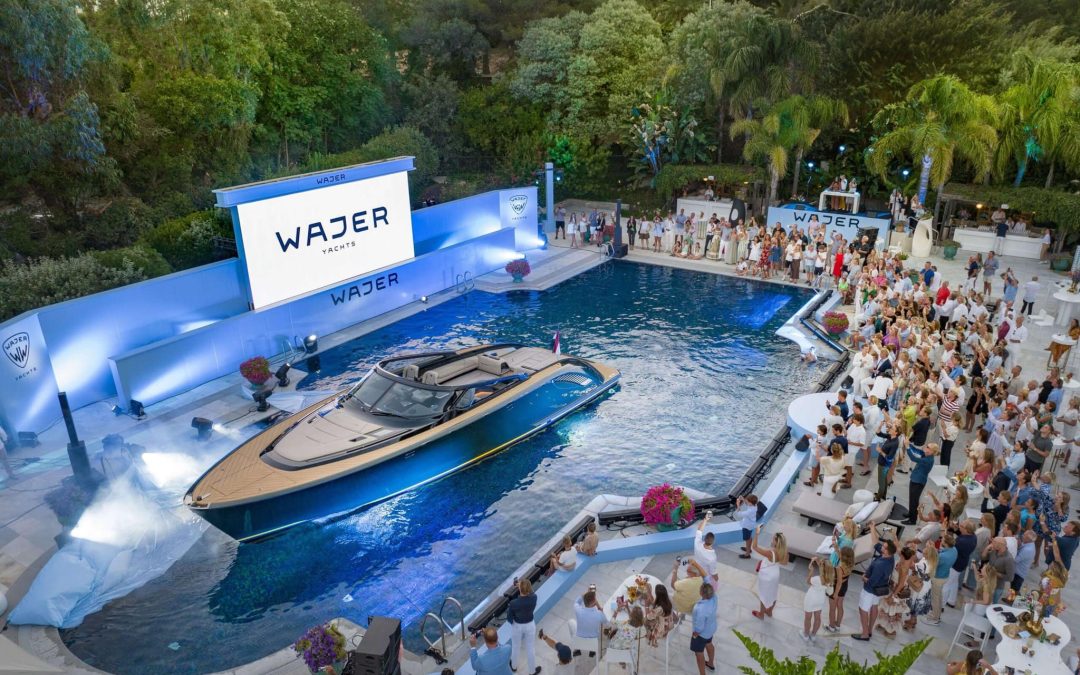 Wajer 44 onthult in hotelzwembad