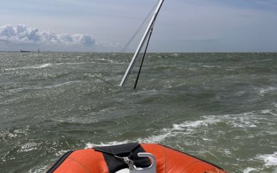 Zeiljacht zinkt in Westerscheldemonding