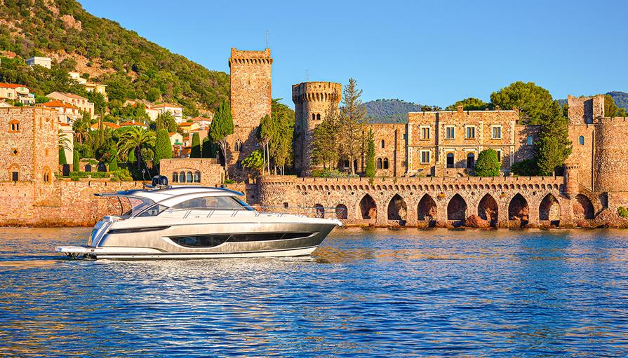 Bestboats met Riviera Yachts aanwezig op Cannes Yachting Festival