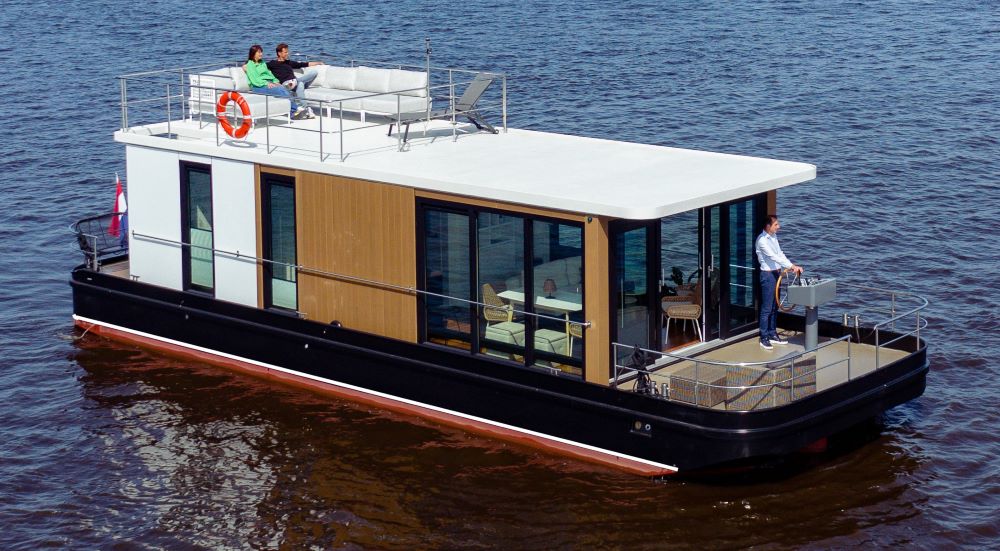 Homeship Lotus Navigator naar Hiswa te Water