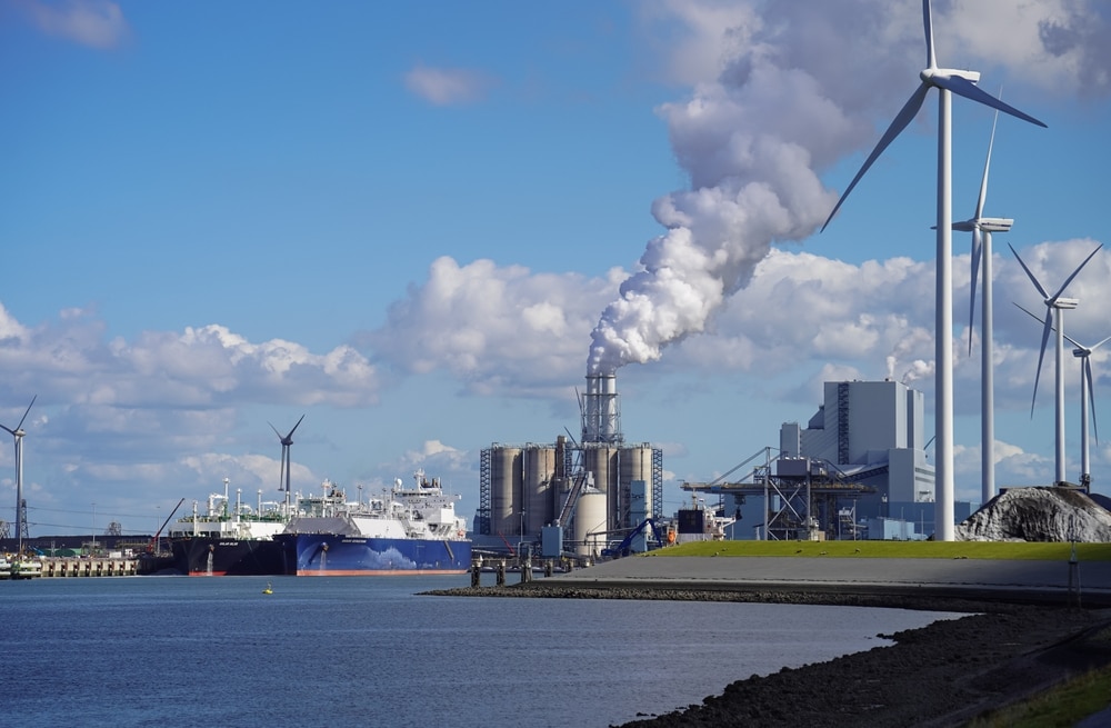 Uitgebrand vrachtschip gaat naar Eemshaven