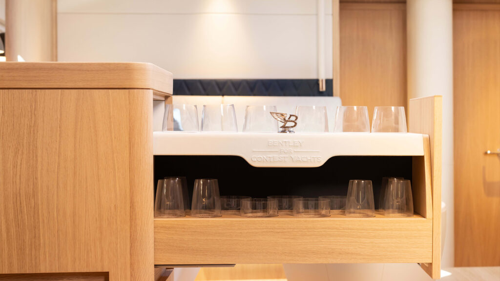 Contest Yachts en iconisch automerk Bentley werken samen aan interieur