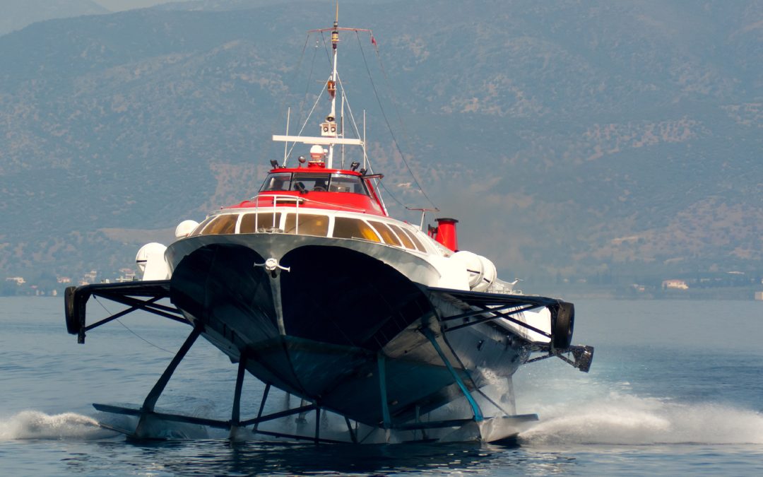 Watertaxi Rotterdam test hydrofoil van Candela op de Nieuwe Maas