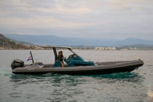 Roughneck 34: snelheid, elegantie en zeewaardigheid