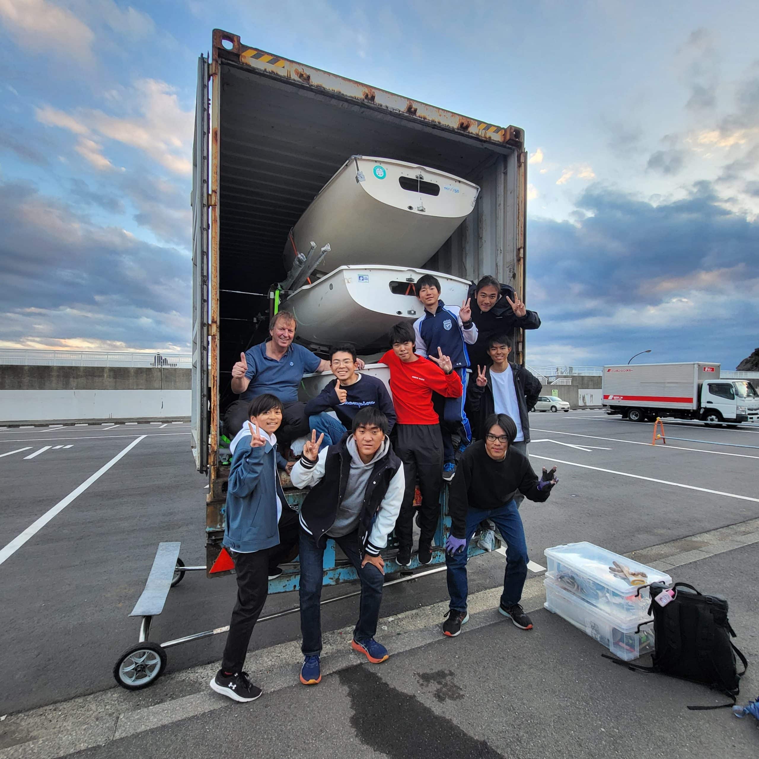 flying-junior-klasse-stelt-zes-boten-beschikbaar-aan-studenten