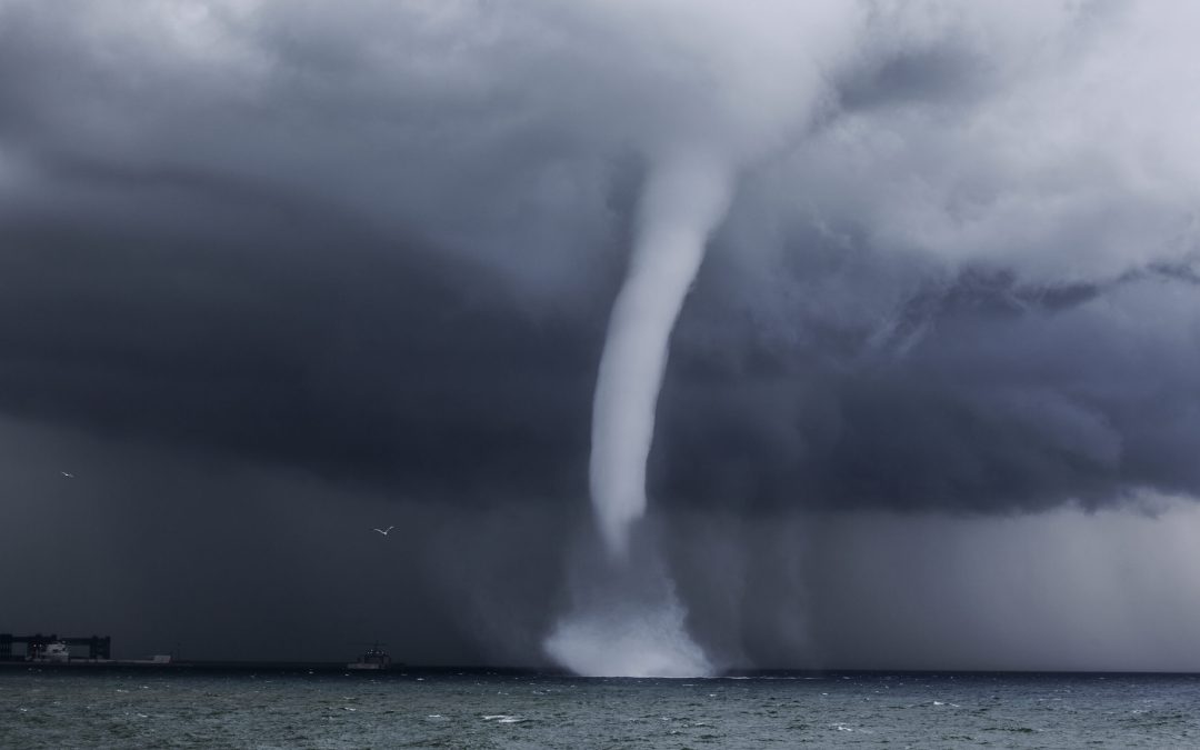 Diverse windhozen op de Noordzee, foto’s en video